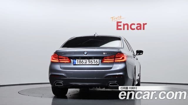 BMW 5 Series 2018 — ფოტო 4/20