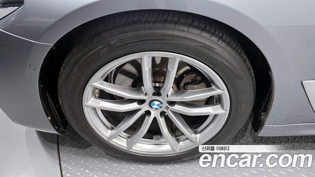 BMW 5 Series 2018 — ფოტო 5/20