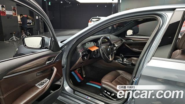 BMW 5 Series 2018 — ფოტო 10/20