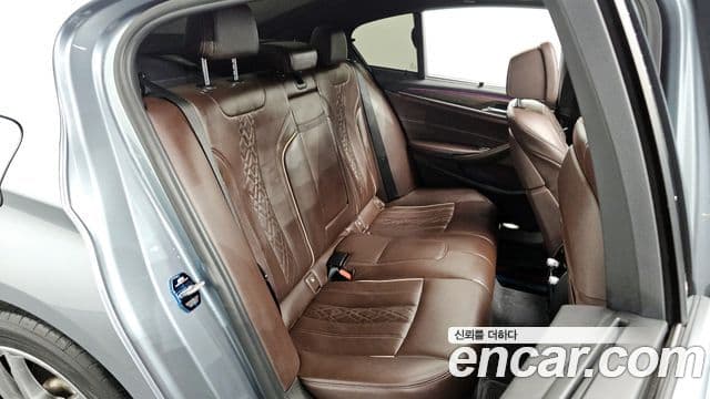 BMW 5 Series 2018 — ფოტო 11/20