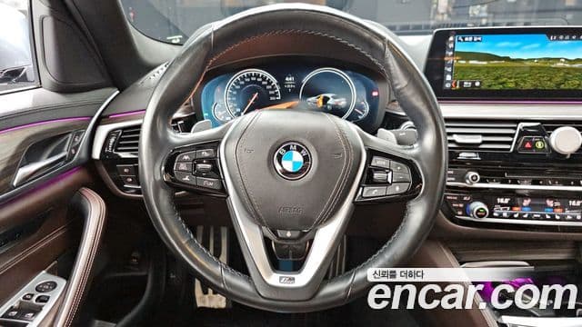 BMW 5 Series 2018 — ფოტო 13/20
