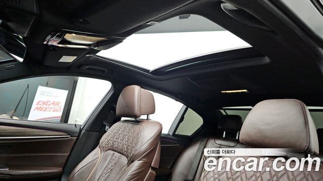 BMW 5 Series 2018 — ფოტო 18/20