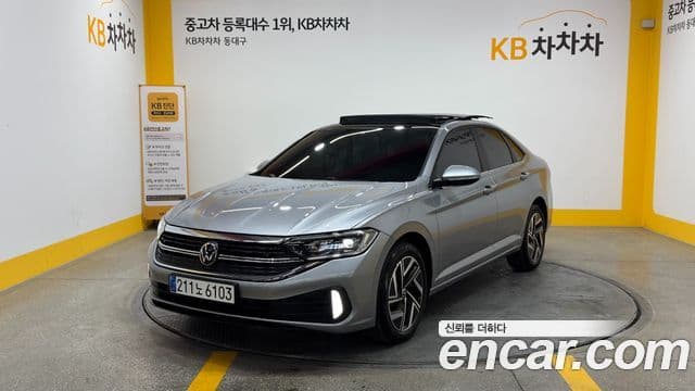 Volkswagen Jetta 2023 — Şəkil 10/19