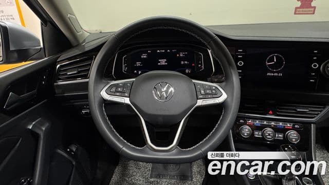 Volkswagen Jetta 2023 — Şəkil 13/19