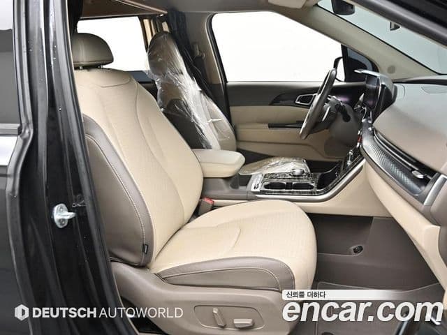 Kia Carnival 2021 — фото 9 из 20