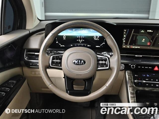 Kia Carnival 2021 — фото 13 из 20