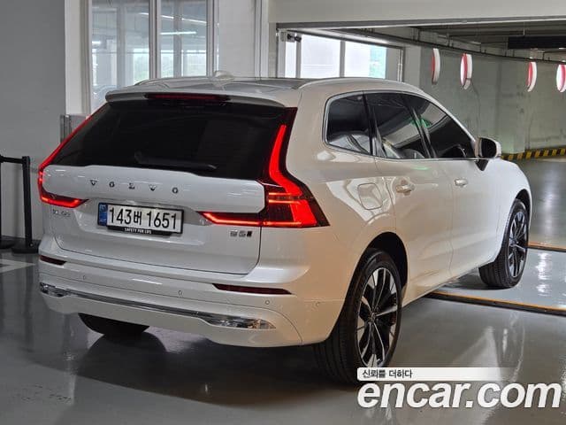 Volvo XC60 2026 — Фото 1/20