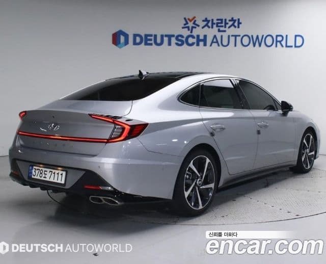 Hyundai Sonata Hybrid 2023 — Photo 19/20