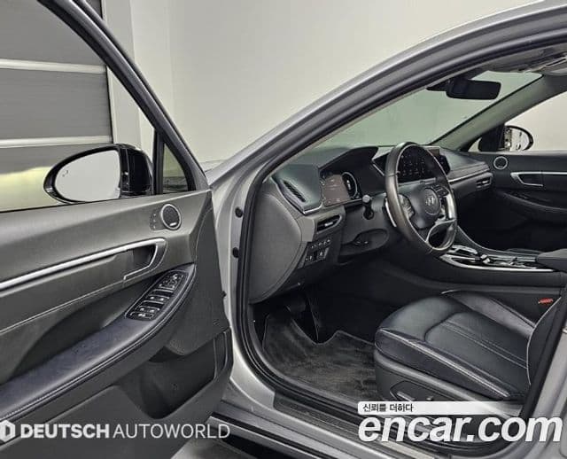 Hyundai Sonata Hybrid 2023 — Photo 2/20