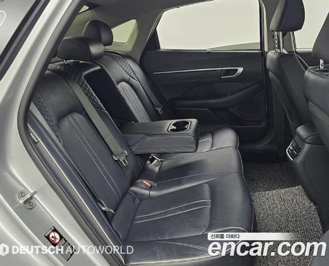 Hyundai Sonata Hybrid 2023 — Photo 9/20