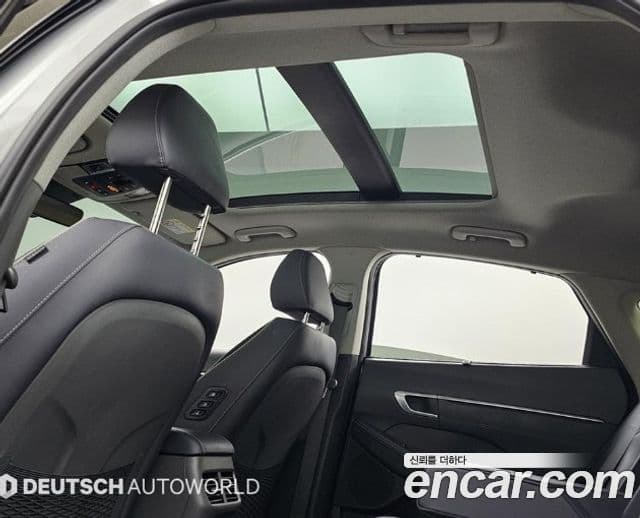 Hyundai Sonata Hybrid 2023 — Photo 12/20
