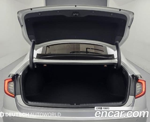 Hyundai Sonata Hybrid 2023 — Photo 6/20