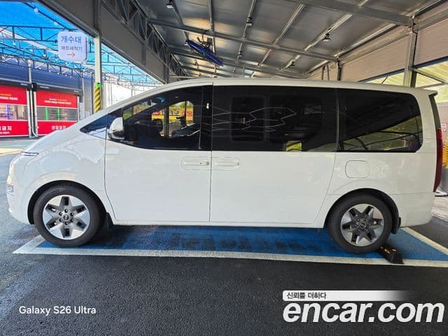 Hyundai Staria 2025 — Şəkil 2/5