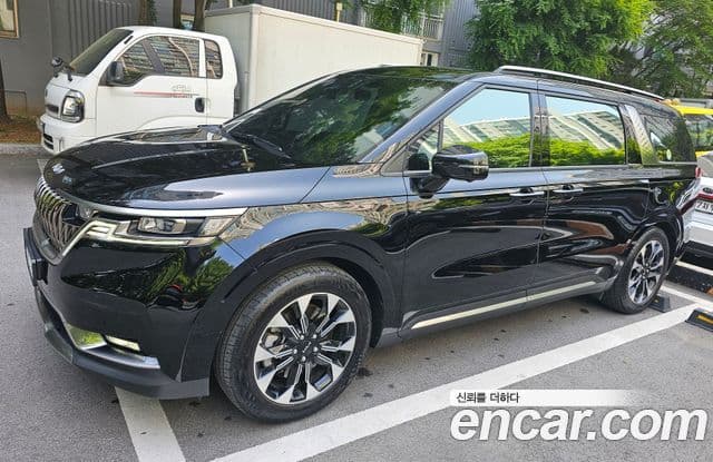 Kia Carnival 2023 — Фото 1/19