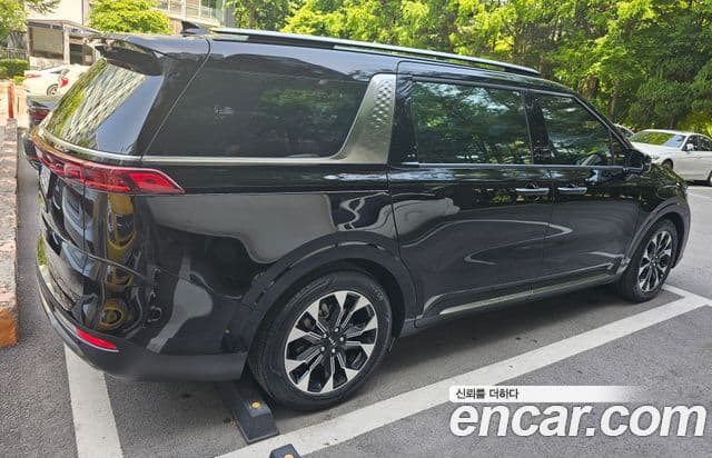 Kia Carnival 2023 — Фото 2/19