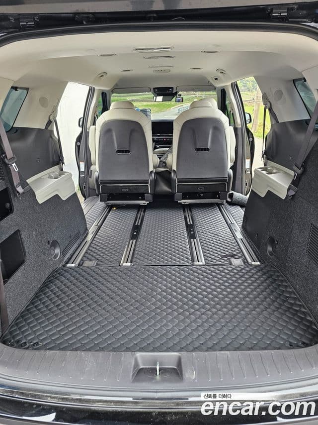 Kia Carnival 2023 — Фото 16/19