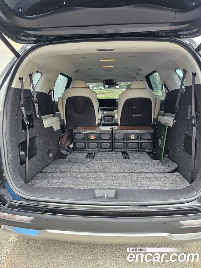 Kia Carnival 2023 — Фото 17/19
