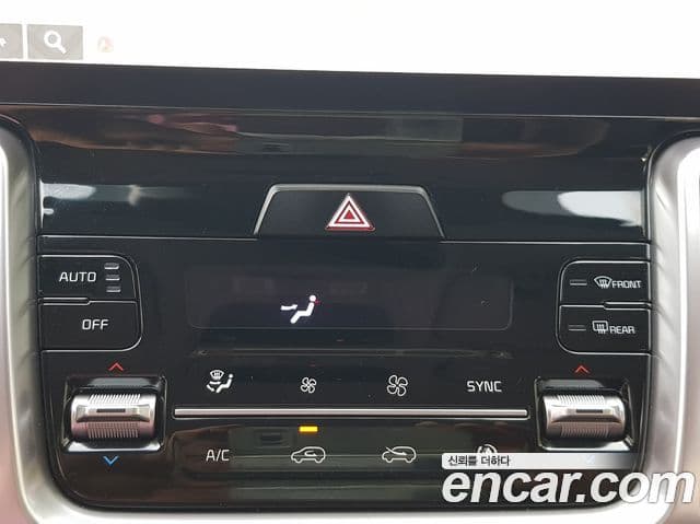 Kia Sorento 2023 — Фото 11/20