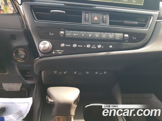 Lexus ES300h 2025 — Şəkil 12/20