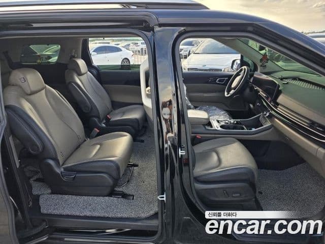 Kia Carnival 2024 — ფოტო 8/19