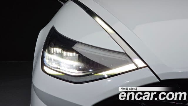 Hyundai Sonata Hybrid 2022 — Photo 25/32