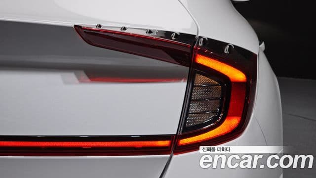 Hyundai Sonata Hybrid 2022 — Photo 3/32