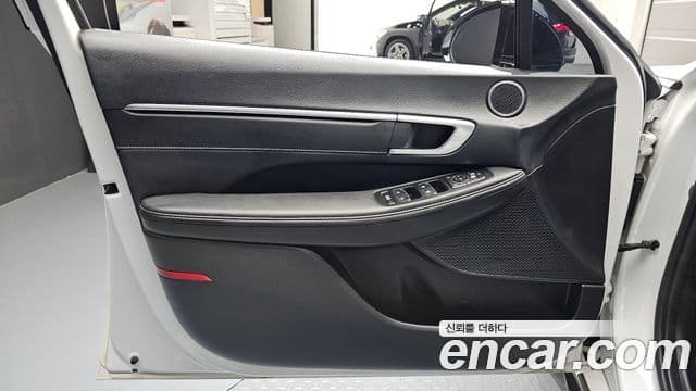 Hyundai Sonata Hybrid 2022 — Photo 24/32