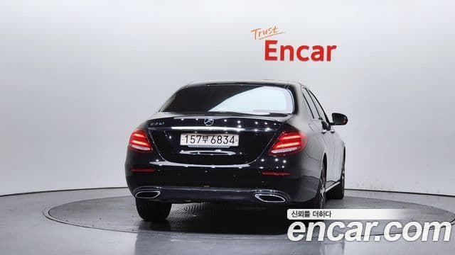 Mercedes-Benz E-Class 2020 — ფოტო 4/20