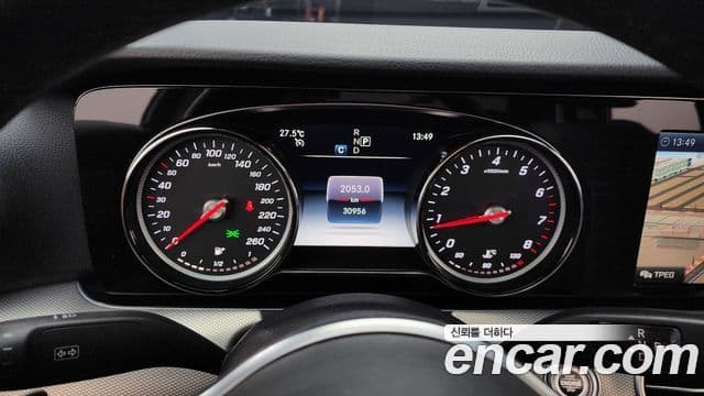 Mercedes-Benz E-Class 2020 — ფოტო 8/20