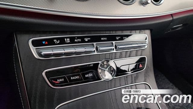 Mercedes-Benz E-Class 2020 — ფოტო 16/20