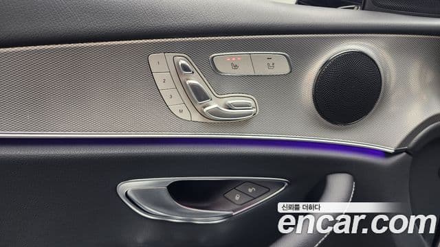 Mercedes-Benz E-Class 2020 — ფოტო 19/20