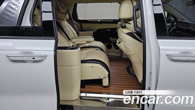 Kia Carnival 2020 — ფოტო 11/20