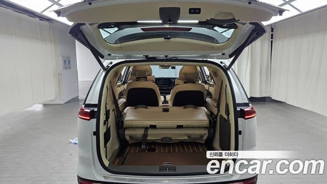 Kia Carnival 2020 — ფოტო 19/20