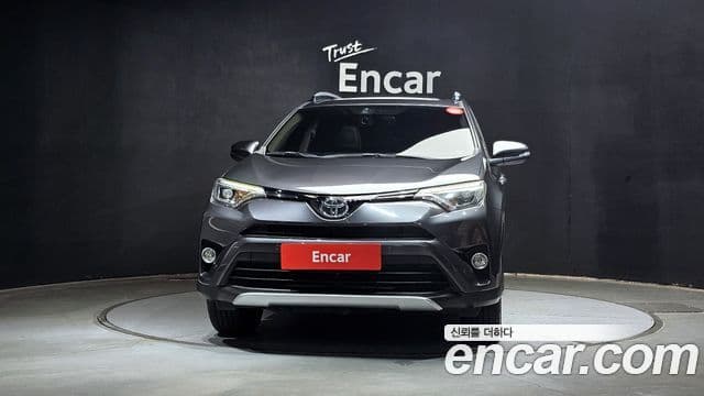 Toyota RAV4 2018 — ფოტო 3/20