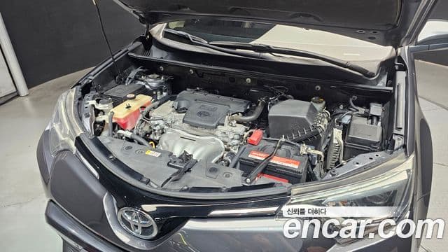 Toyota RAV4 2018 — ფოტო 6/20