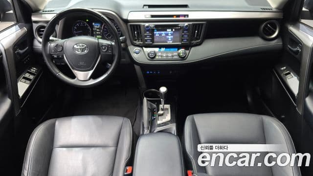 Toyota RAV4 2018 — ფოტო 7/20
