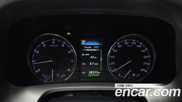 Toyota RAV4 2018 — ფოტო 8/20