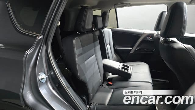 Toyota RAV4 2018 — ფოტო 11/20