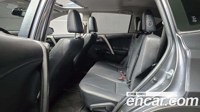 Toyota RAV4 2018 — ფოტო 12/20