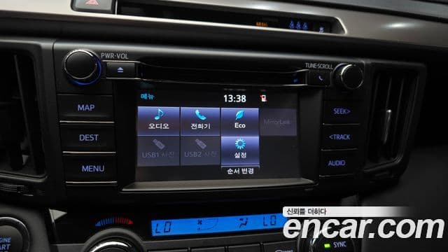 Toyota RAV4 2018 — ფოტო 15/20