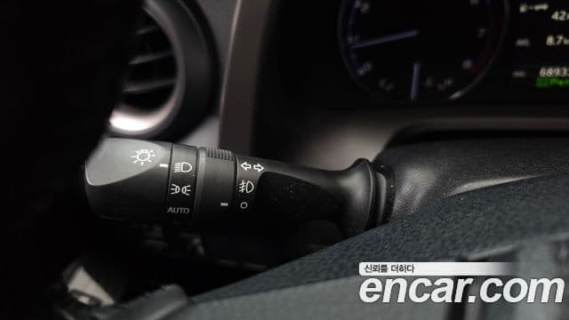 Toyota RAV4 2018 — ფოტო 19/20