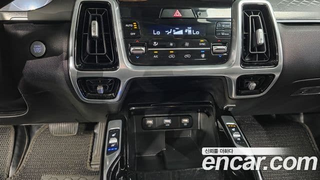 Kia Sorento 2020 — ფოტო 17/20