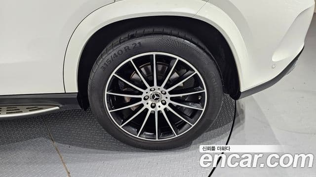 Mercedes-Benz GLE-Class 2023 — Photo 25/32