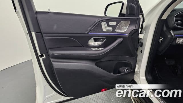 Mercedes-Benz GLE-Class 2023 — Photo 30/32