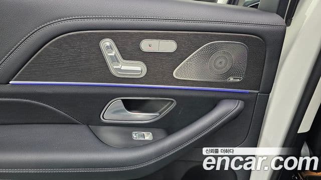 Mercedes-Benz GLE-Class 2023 — Photo 18/32