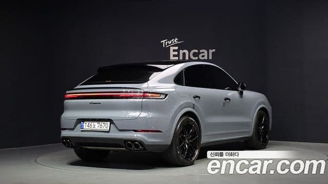 Porsche Cayenne 2023 — Photo 27/32