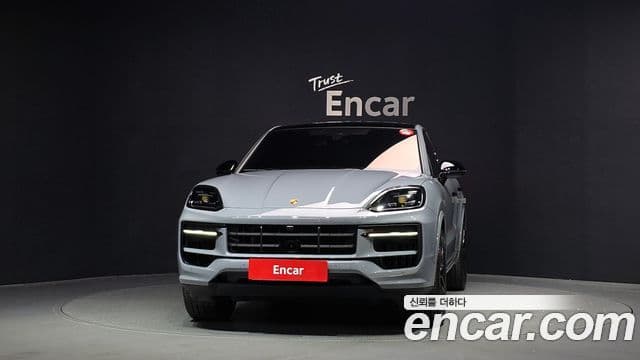 Porsche Cayenne 2023 — Photo 1/32