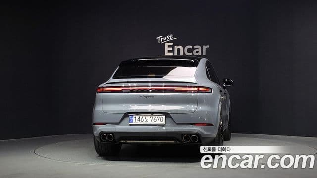Porsche Cayenne 2023 — Photo 12/32