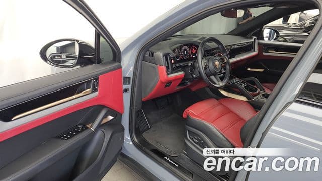 Porsche Cayenne 2023 — Photo 30/32