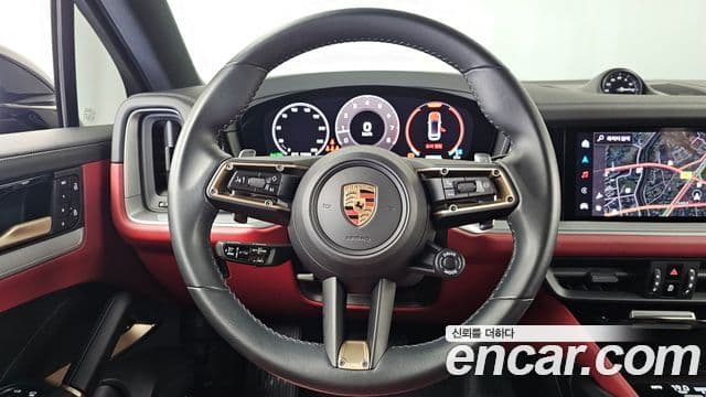 Porsche Cayenne 2023 — Photo 16/32